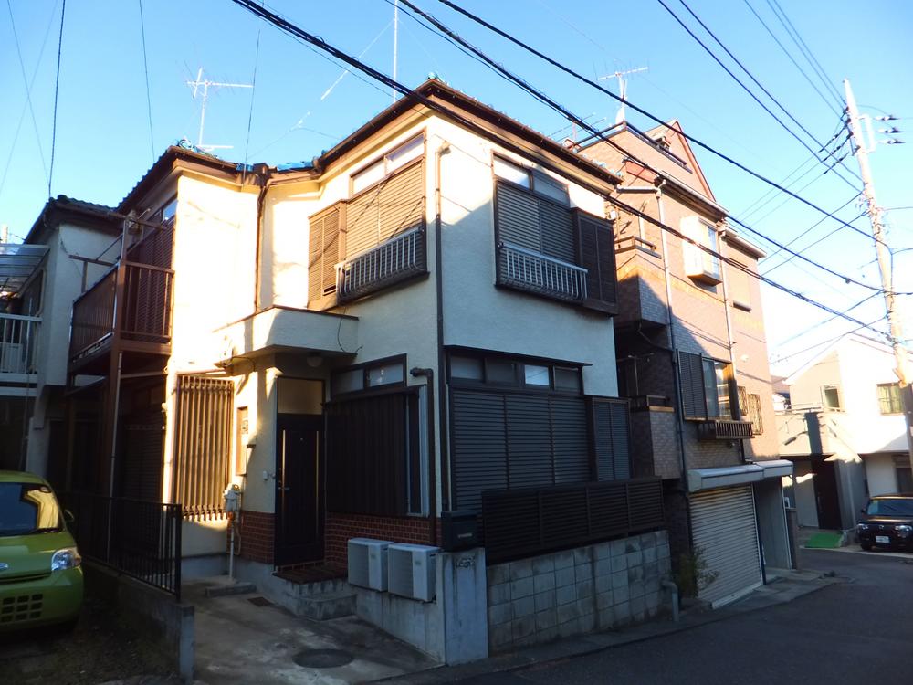 Local appearance photo. Siemens in front 6m public roads. It is a quiet residential area.