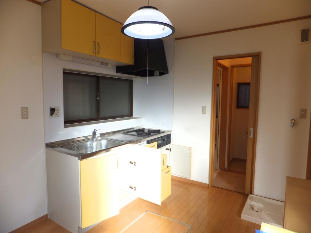 Kitchen. System kitchen, While enjoying the conversation with family, You can cook.