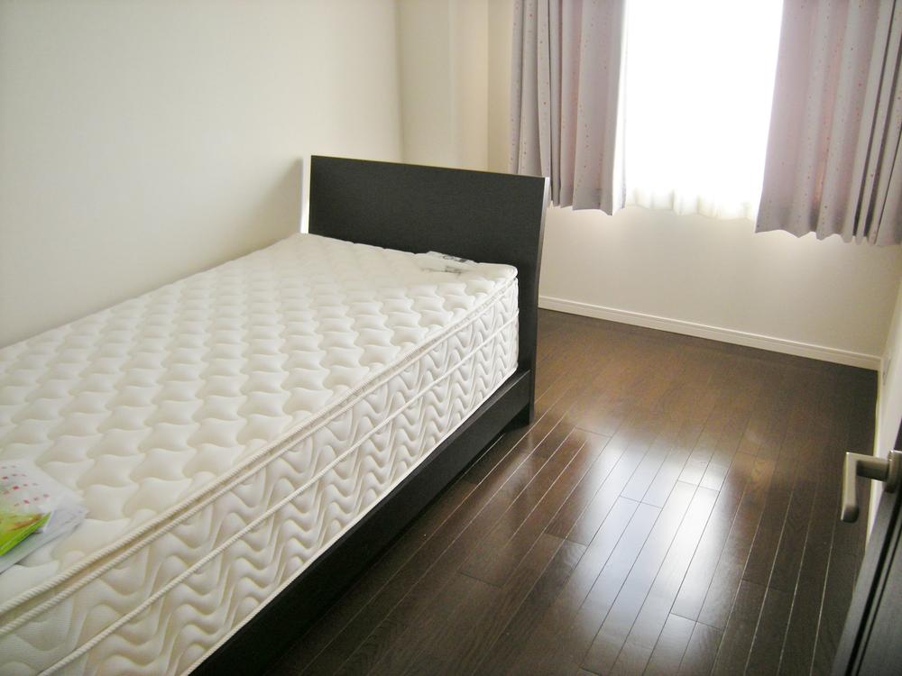 Non-living room. Bedroom