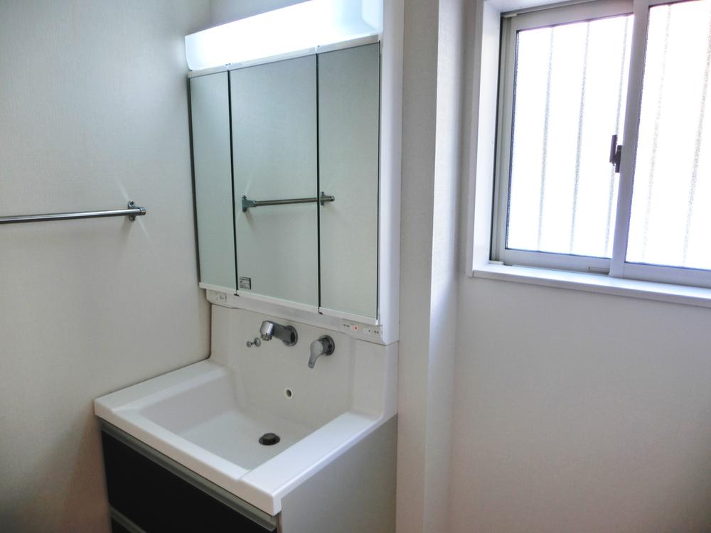 Same specifications photos (Other introspection). Same specifications (wash basin)