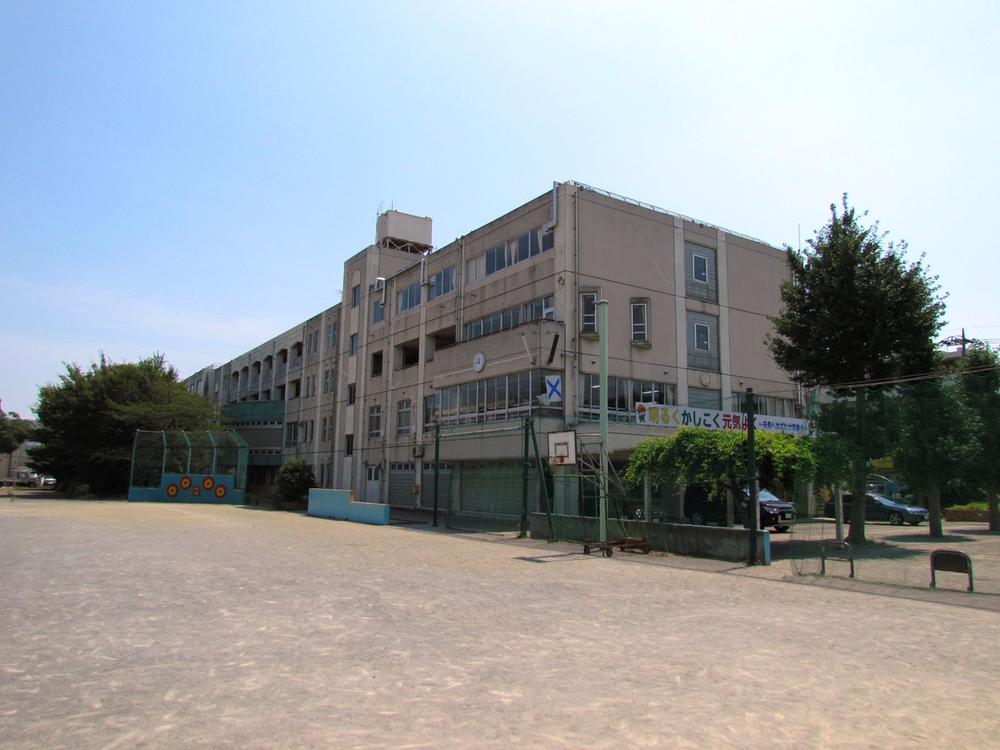 Primary school. 160m to Miyazaki elementary school