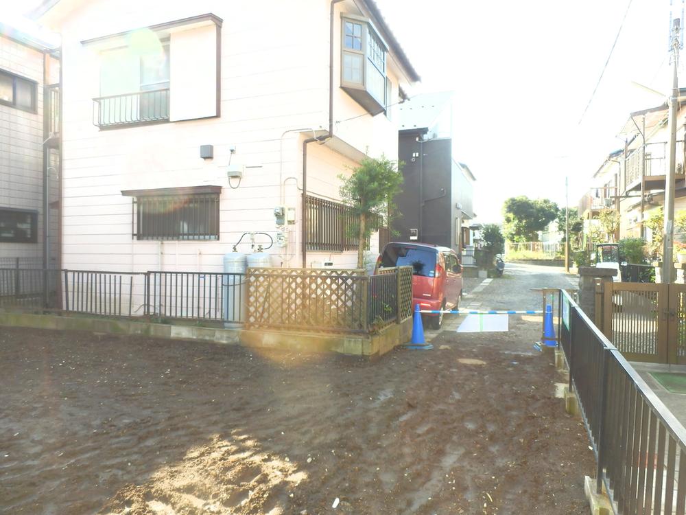Local photos, including front road. State of the direction from the premises on the road