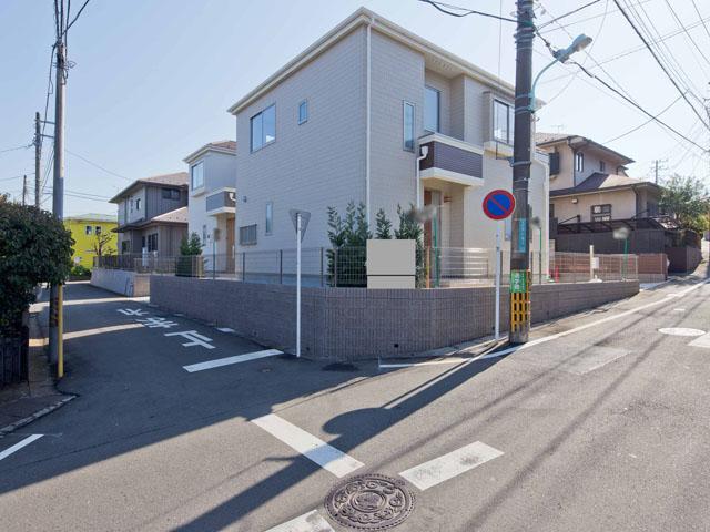 Local photos, including front road. Local (11 May 2013) Shooting