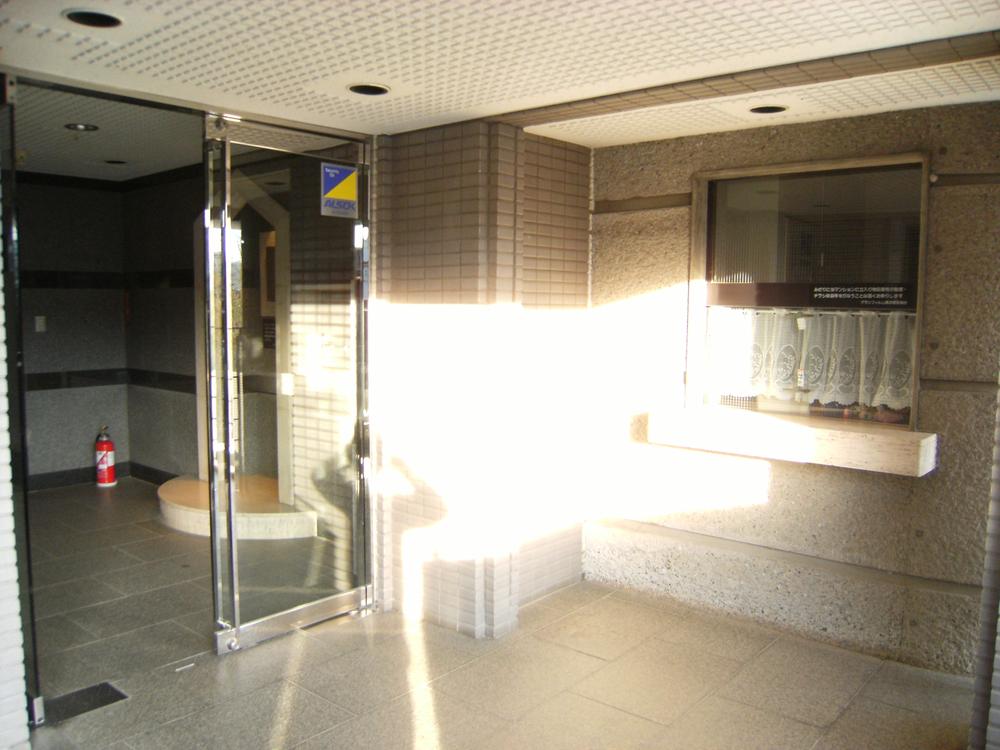 Entrance. Common areas