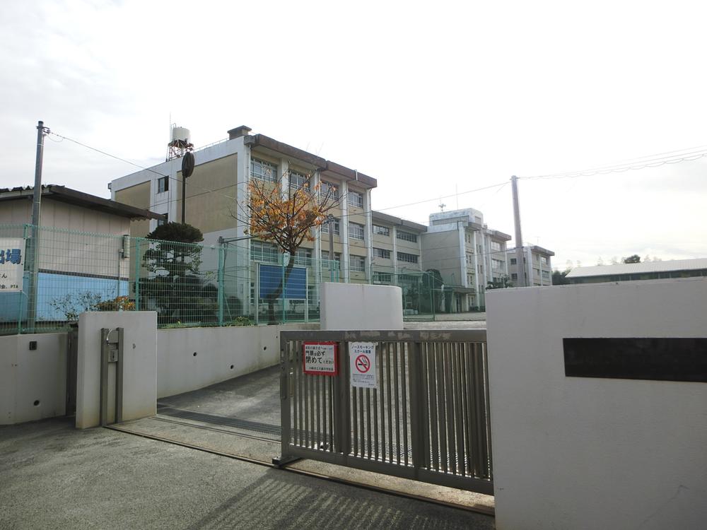 Junior high school. 675m to the Kawasaki Municipal Inukura junior high school