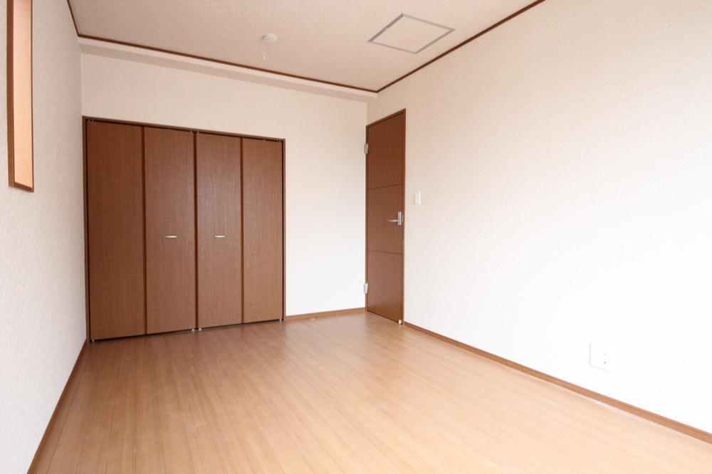 Same specifications photos (Other introspection). Same specifications