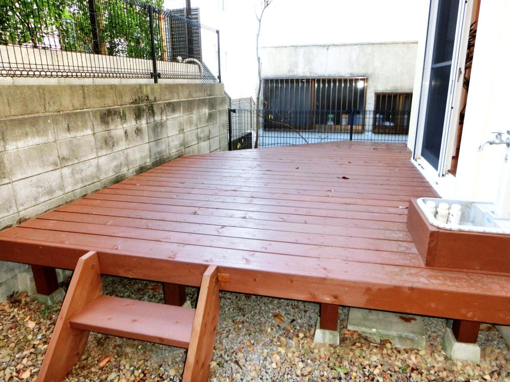 Garden. Wood deck of the garden! !