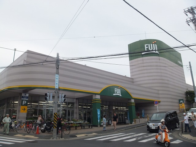 Supermarket. Fuji 392m to Ueno River store (Super)
