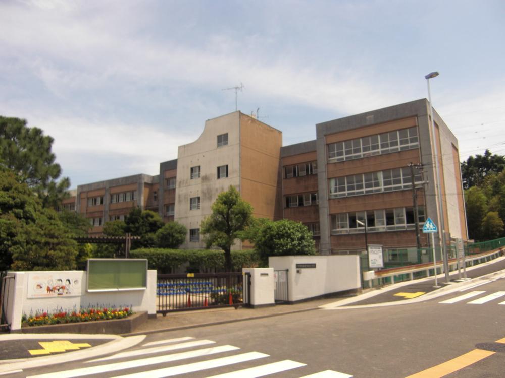 Primary school. 251m to the Kawasaki Municipal Miyazakidai Elementary School