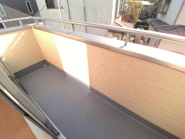 Balcony. 2 side balcony of the south-facing (D Building)