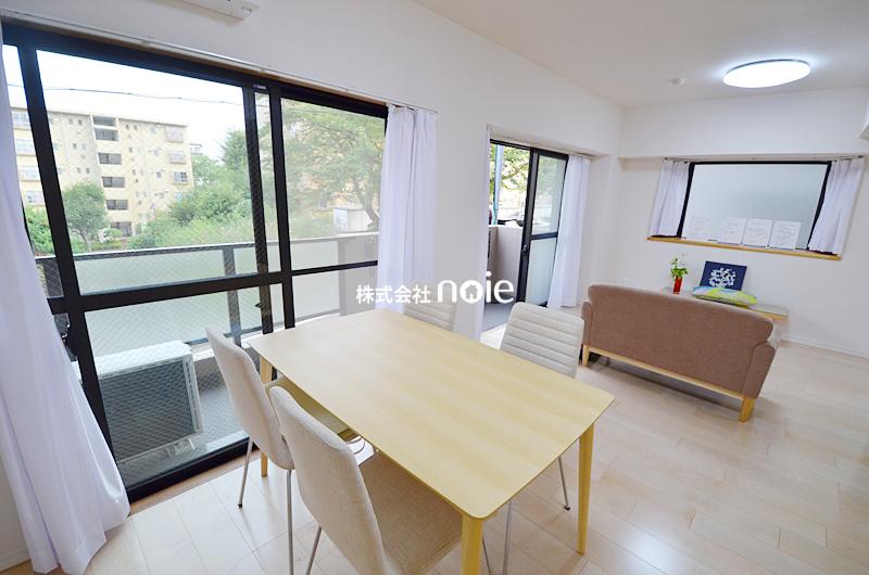 Living. ~ In fact, please check ~ ◆ Southeast of landscape living is also available daylighting good bay window ◆ Location about 4 minutes until Fujimidai elementary school!