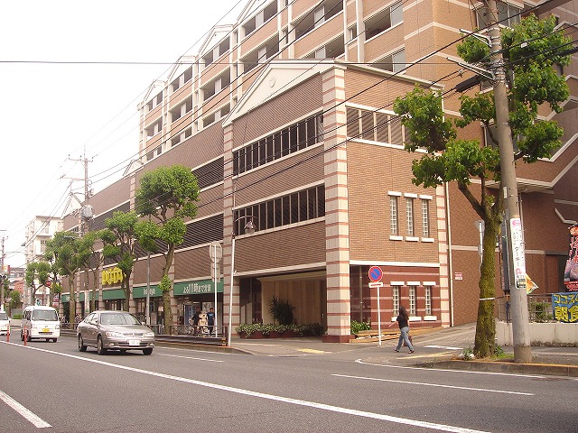 Supermarket. Inageya Kawasaki Miyamaedaira Station store up to (super) 391m