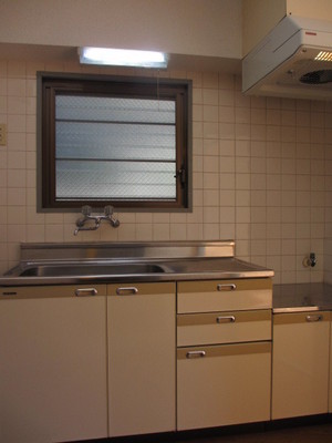 Kitchen. 2-neck Gasukitchin installation Allowed with window