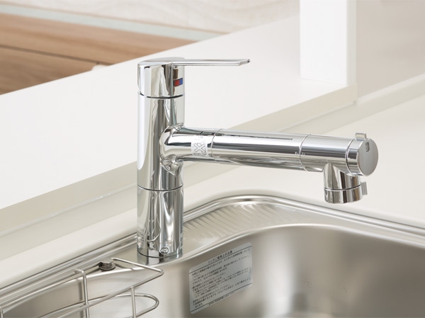 Kitchen.  [Water purifier integrated hand shower faucet] Clutter around the sink was charged water purifier to the nozzle. Hand shower faucet that can be drawn nozzle.