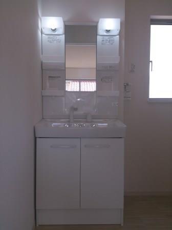 Wash basin, toilet. (B Building) same specification