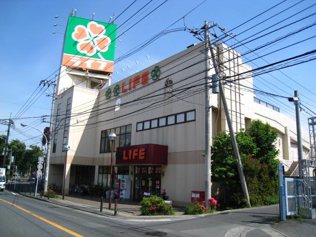 Supermarket. This is useful for day-to-day shopping because it is in 675m neighborhood until Super life Higashiarima shop!