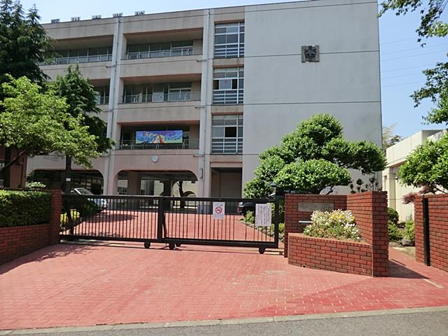 Junior high school. 900m up to junior high school in Kawasaki Tateno River
