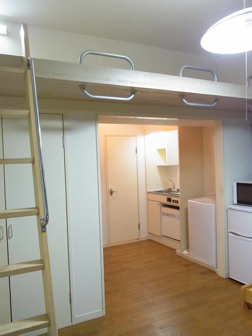 Living and room. Furniture appliances ・ It is with a loft