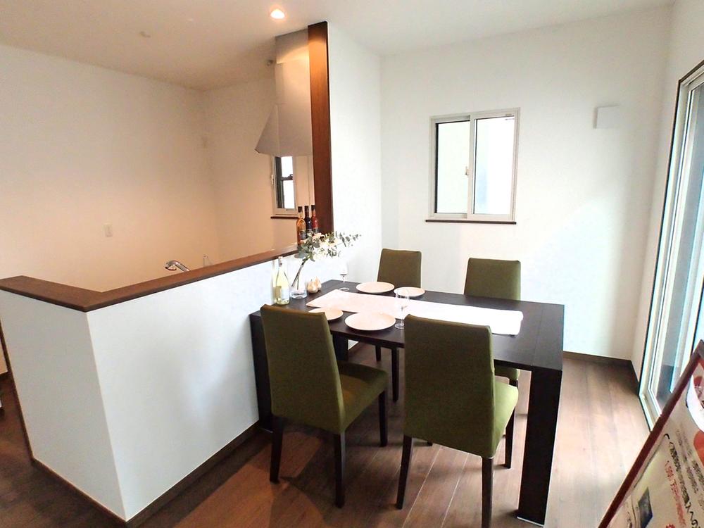 Kitchen. Face-to-face kitchen can feel your family close