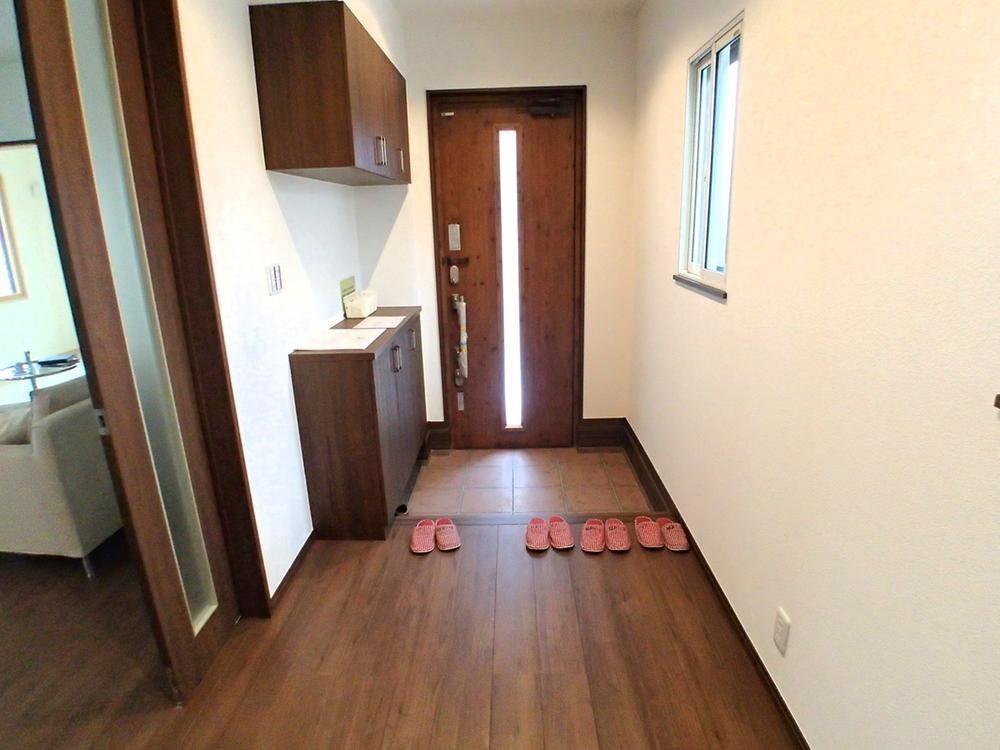 Entrance. Entrance with storage always be greeted by a pleasant family