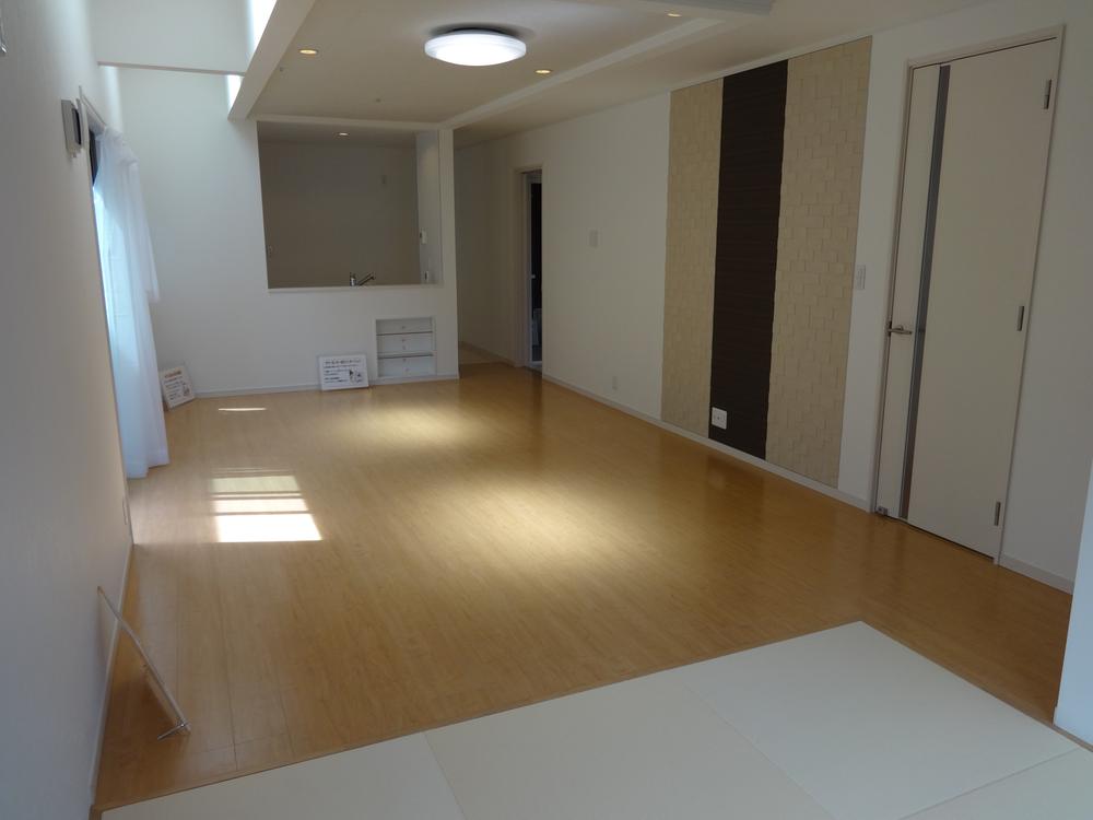 Same specifications photos (living). Room (May 2013) Shooting