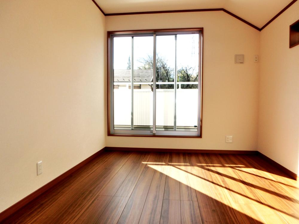 Same specifications photos (Other introspection). Same specifications