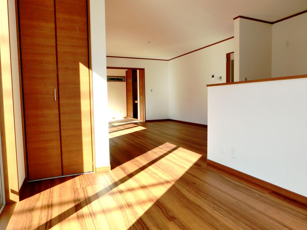 Same specifications photos (living). Same specifications