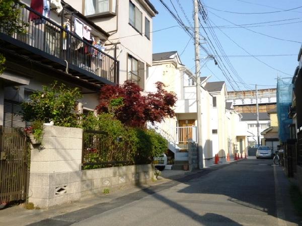 Local photos, including front road. Good per sun because approach south road to Honchi