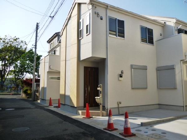 Local photos, including front road. Finally completed, Soku offers tenants