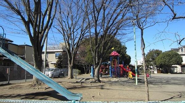 park. It is a park located in the 80m close to Nogawa Nakagochi park.