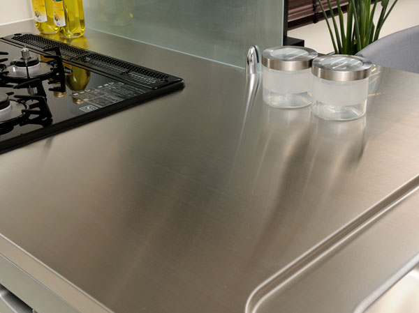 Kitchen.  [Stainless hairline countertops] Since the upscale stainless steel top resistant to heat and dirt, Easy to clean. Beauty and sophisticated in Sharp, It combines the both sides of the functionality.