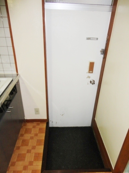Entrance. It is old-fashioned entrance