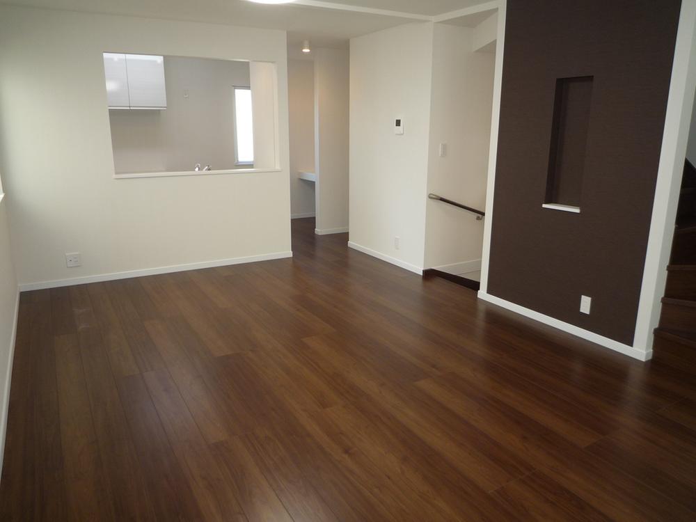 Living. White × is living chic feel in Brown.