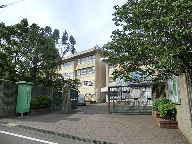 Junior high school. 870m to Kawasaki City Arima Junior High School