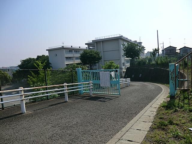 Primary school. 519m to Kawasaki City Arima Elementary School