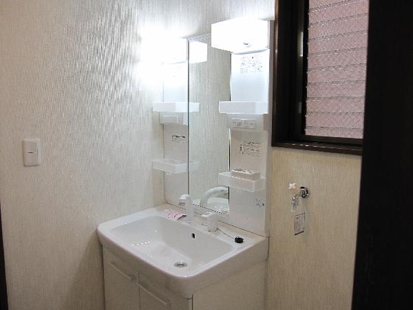 Wash basin, toilet. It is vanity unit of the new mounting. 