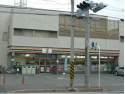 Convenience store. Seven-Eleven 98m to Kawasaki Maginu Higashiten (convenience store)