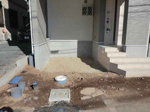 Local appearance photo. Car space