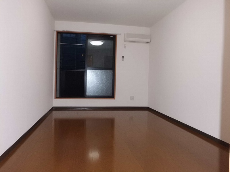 Living and room. Same specifications by floor photo