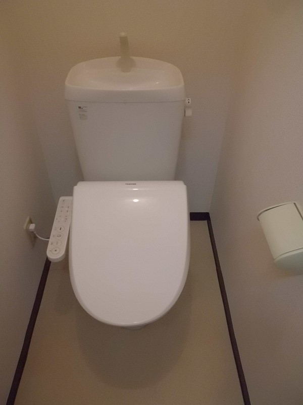Toilet. Same specifications by floor photo