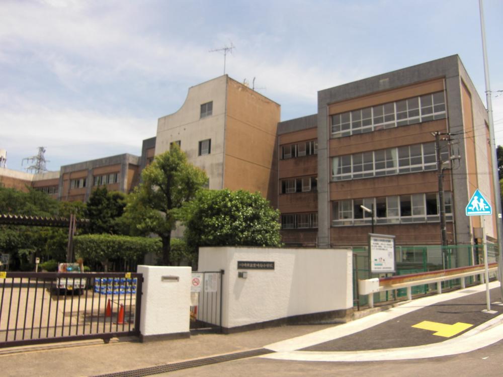 Primary school. Miyazakidai until elementary school 850m