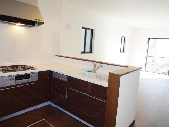 Kitchen. Face-to-face open kitchen! Dishwasher ・ With water purifier!