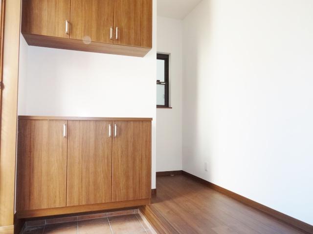 Entrance. Bright and spacious entrance