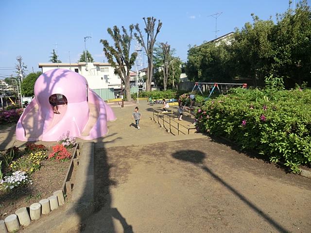 park. Washigamine 400m your neighborhood park to the park. There is a playground equipment, etc., Also play with confidence small children.