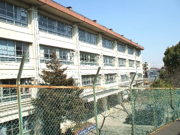 Primary school. Miyamaedaira until elementary school 210m