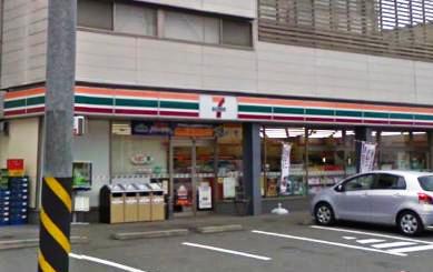 Convenience store. 290m to Seven-Eleven (convenience store)