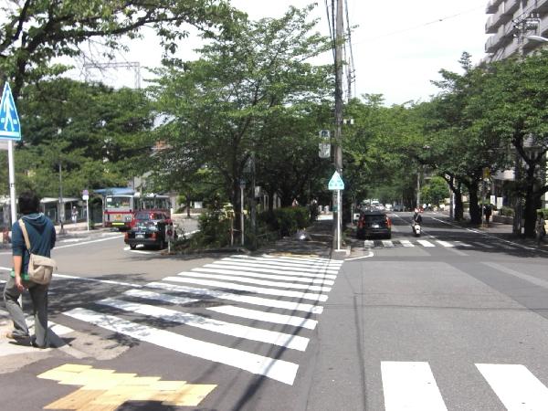 Streets around. Miyazakidai 800m lush tree-lined street to the Bahnhofstrasse