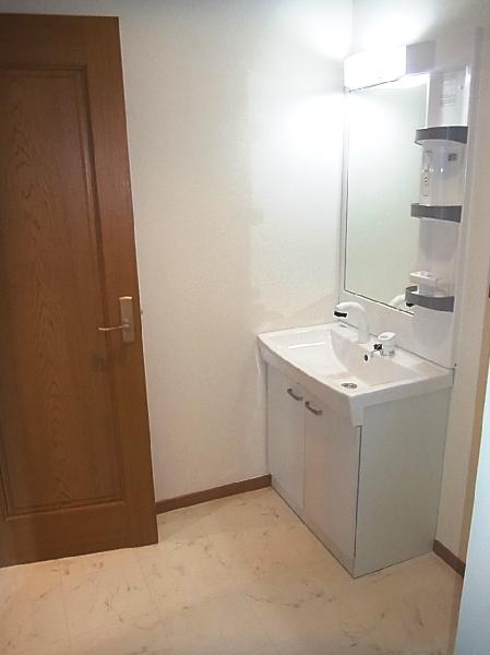 Wash basin, toilet. It will washroom. 
