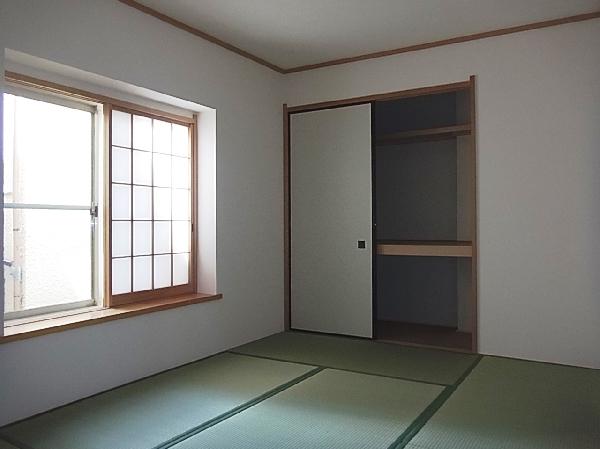 Non-living room. About is 6.0 quires of Japanese-style room. 