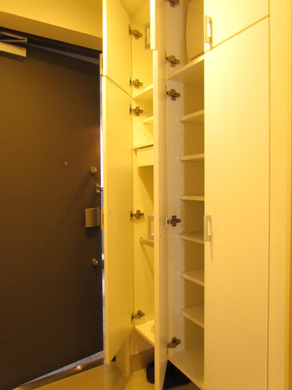 Entrance. Large capacity cupboard storage